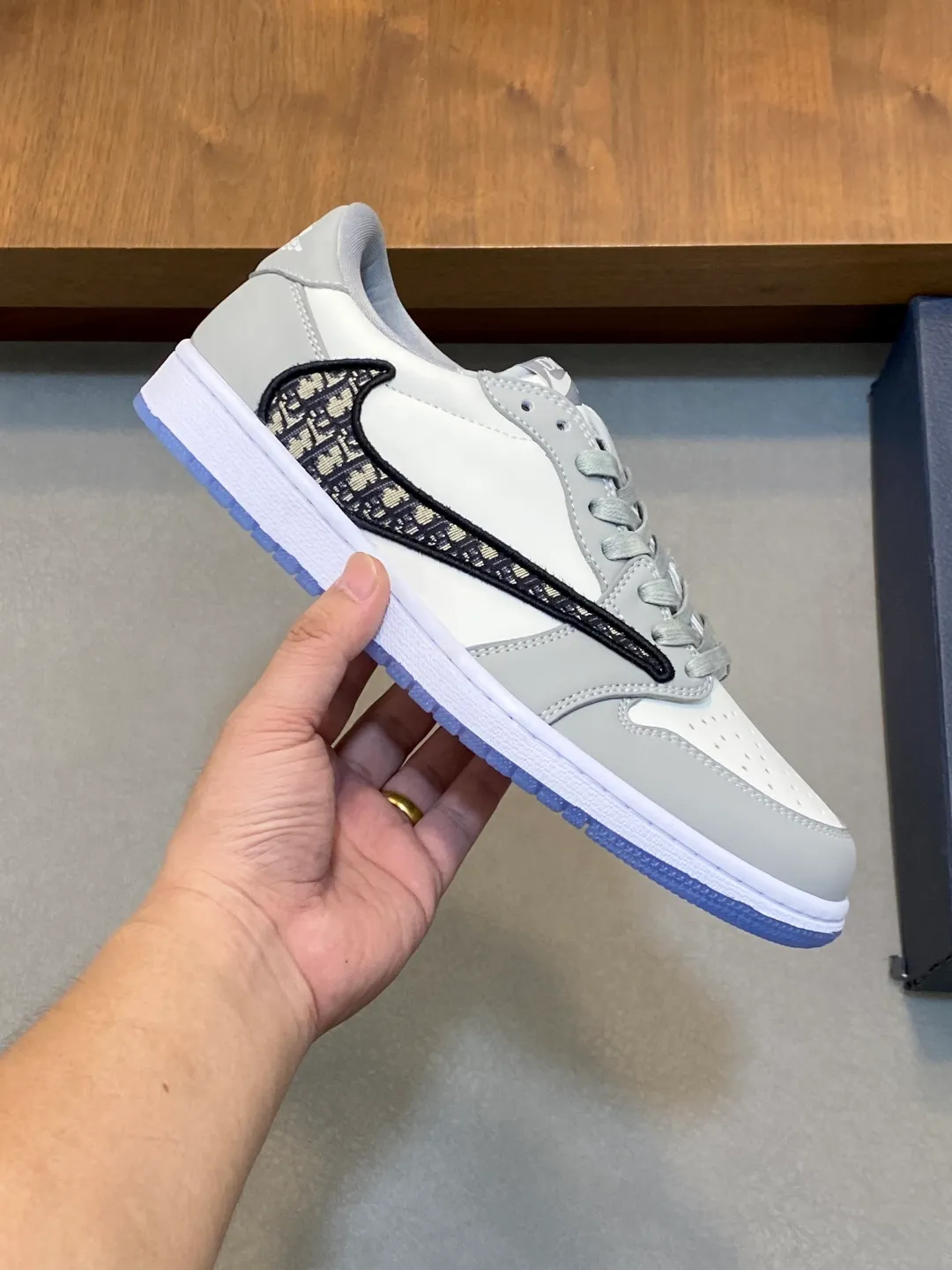 Men's shoes 💰700 [Dior-AIR] Dior co-branded model - high-end quality original single casual sports sneakers - upper: 🔝 silk calfskin, toe punching technology, tongue, brand cloth label, heel. embroidered brand logo - lining: brand canvas - outsole: original TPR·rubber·two-color molded outsole -super high quality control·fine workmanship·prominent (high-end·luxury·grade) -Size: 39-44 (38, 45, 46, can be customized)